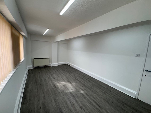 Office in Biggleswade - photo 3